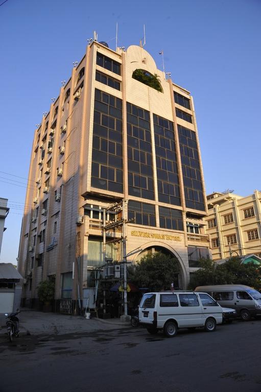 Silver Swan Hotel มัณฑะเลย์ ภายนอก รูปภาพ